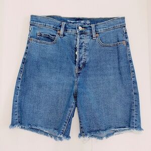 NWOT Old Navy Ski-Hi Jean Shorts, Raw Hem, Medium Wash, Size 10